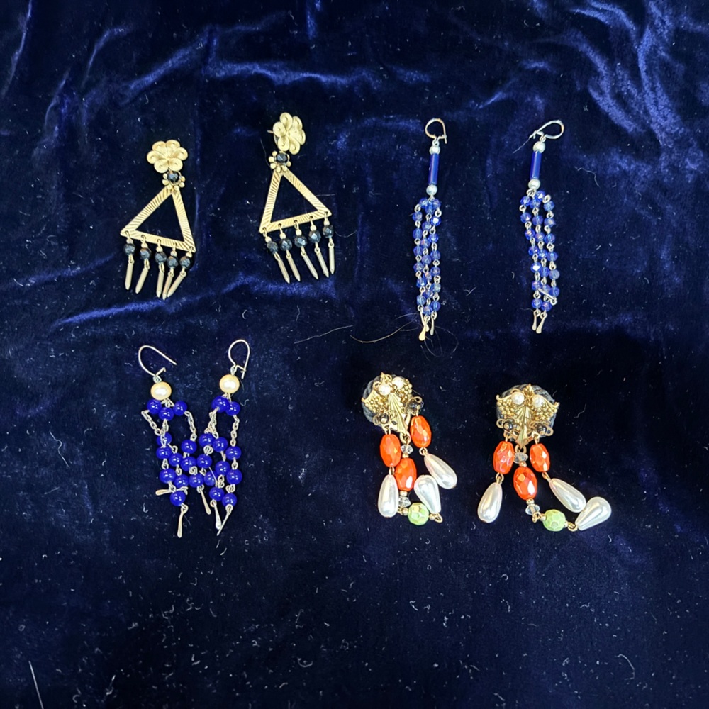 Lot of 4 vintage costume earrings